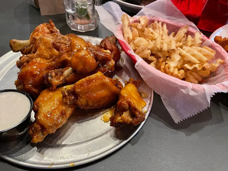 Wings restaurants Pluckers Wing Bar