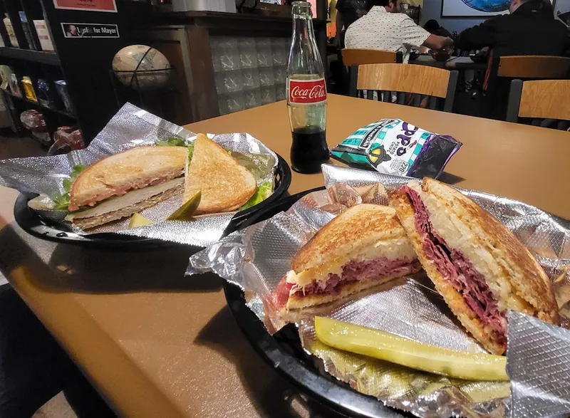 Sandwiches restaurants New World Deli