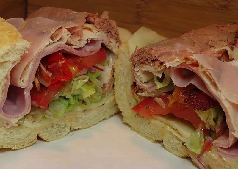 Sandwiches restaurants Tucci's Southside Subs