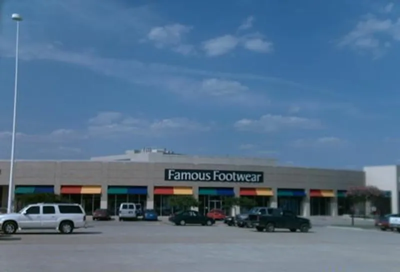 womens shoe stores Famous Footwear