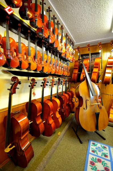 musical Westbank String Shop