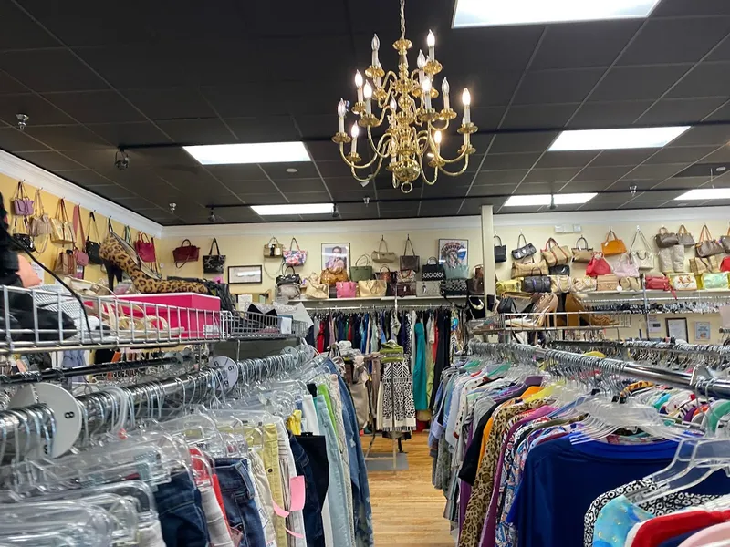 consignment shops Fifi's Fine Resale Apparel of Deerwood