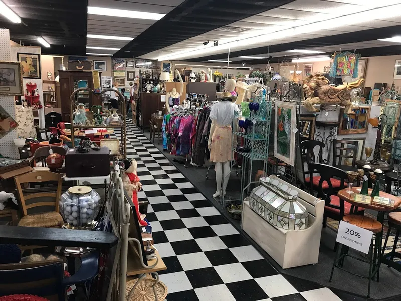 consignment shops Ties To the Past Antiques