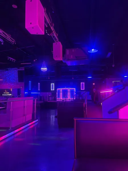 nightclubs Dynasty lounge