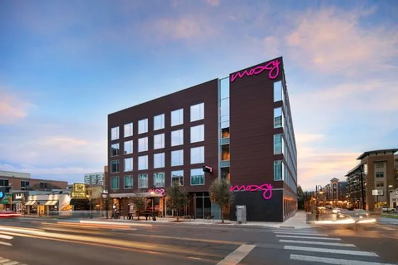 pet friendly hotels Moxy Austin - University