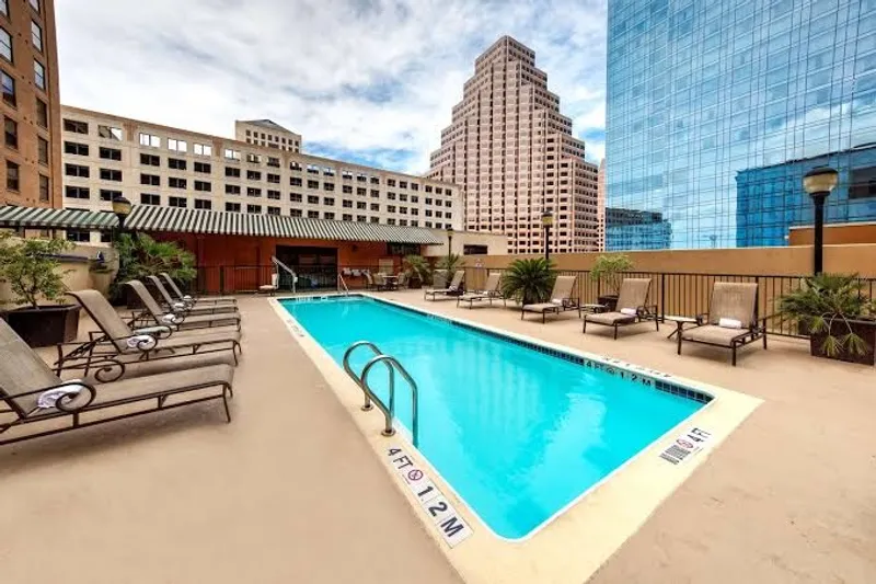 pet friendly hotels Hampton Inn & Suites Austin-Downtown/Convention Center