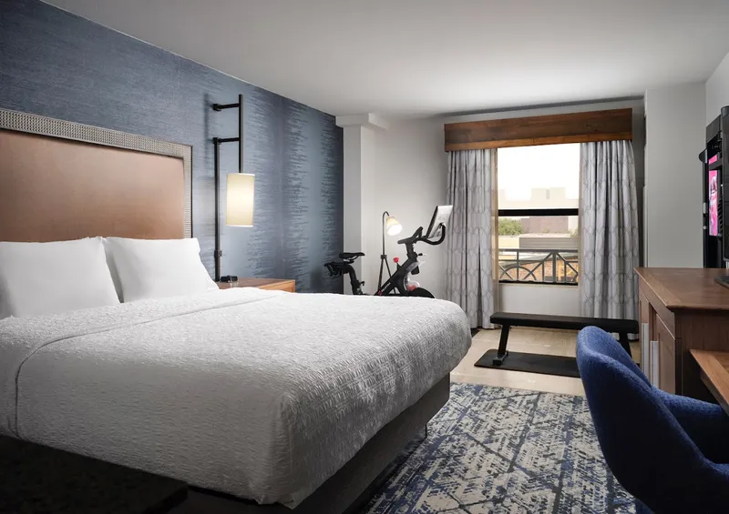 pet friendly hotels Hampton Inn & Suites Austin-Downtown/Convention Center