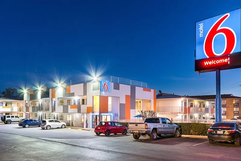 pet friendly hotels Motel 6 Austin, TX - South - Airport in East Riverside-Oltorf