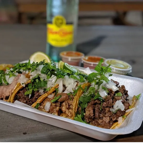 food trucks Cuantos Tacos