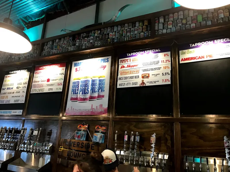 breweries Riverside Lounge - Martin House Brewing Company Taproom