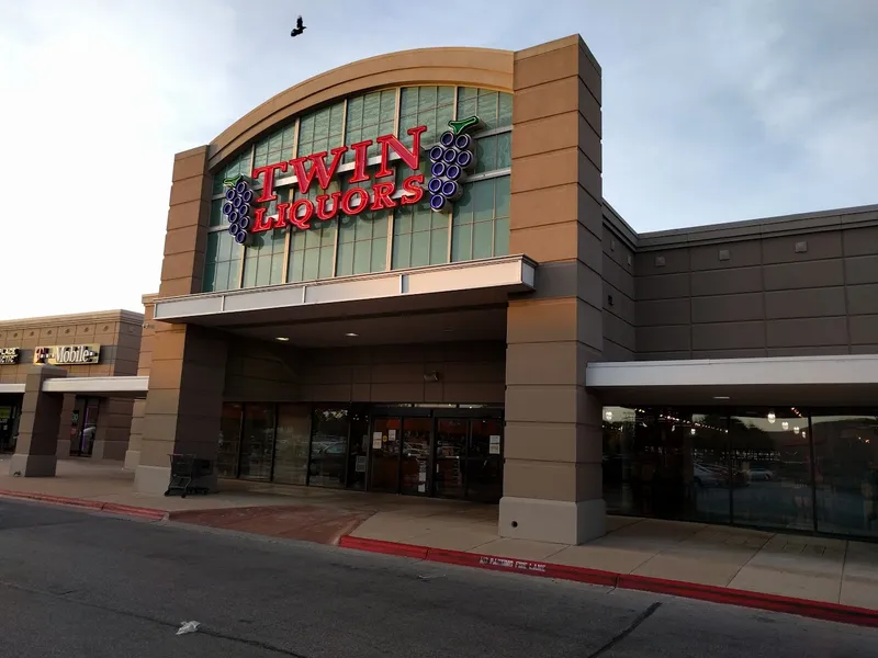 liquor stores Twin Liquors #7 – Hancock Center