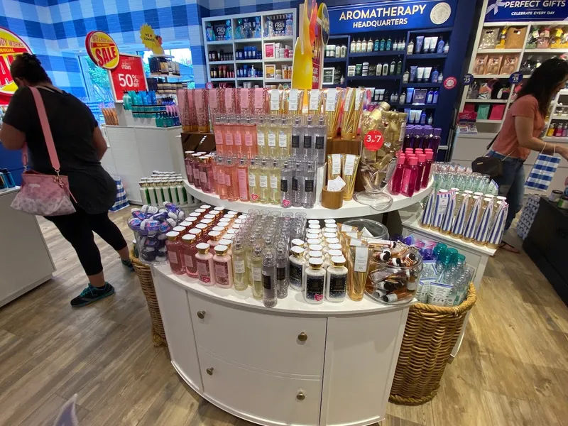 cosmetics stores Bath & Body Works