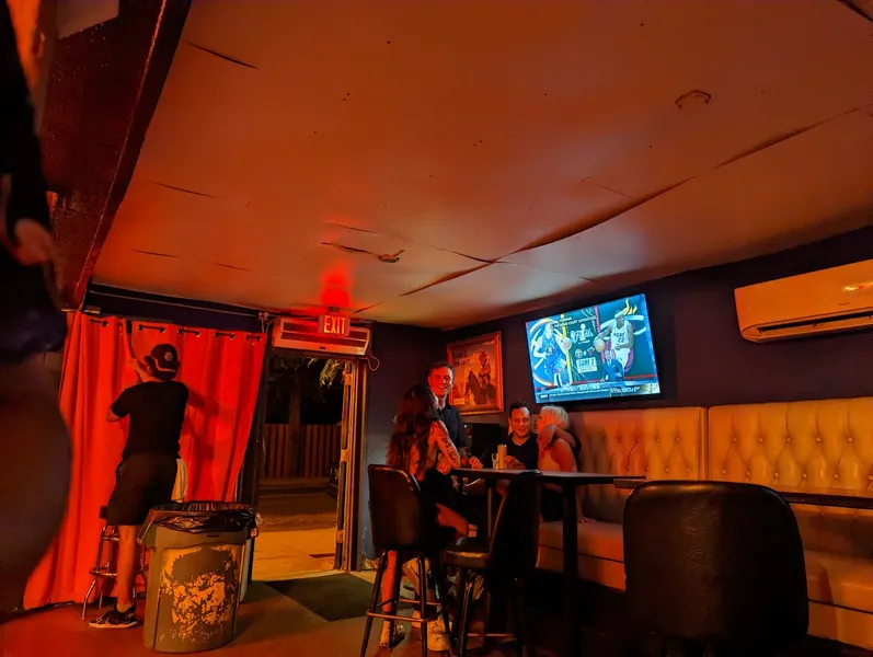 Karaoke Bars Latchkey