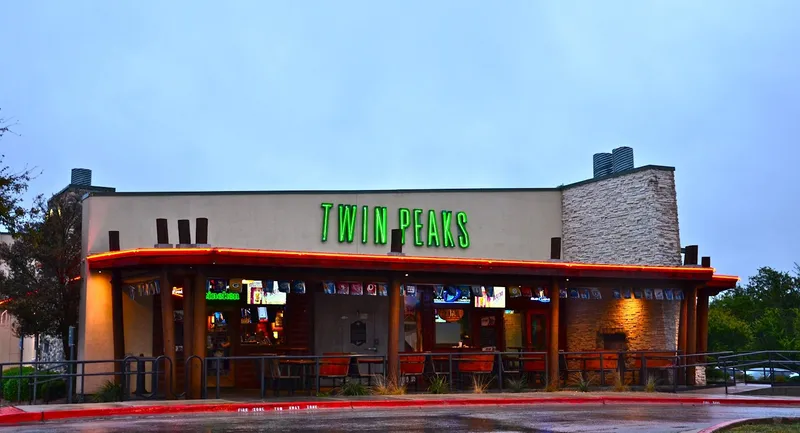 sports bars Twin Peaks