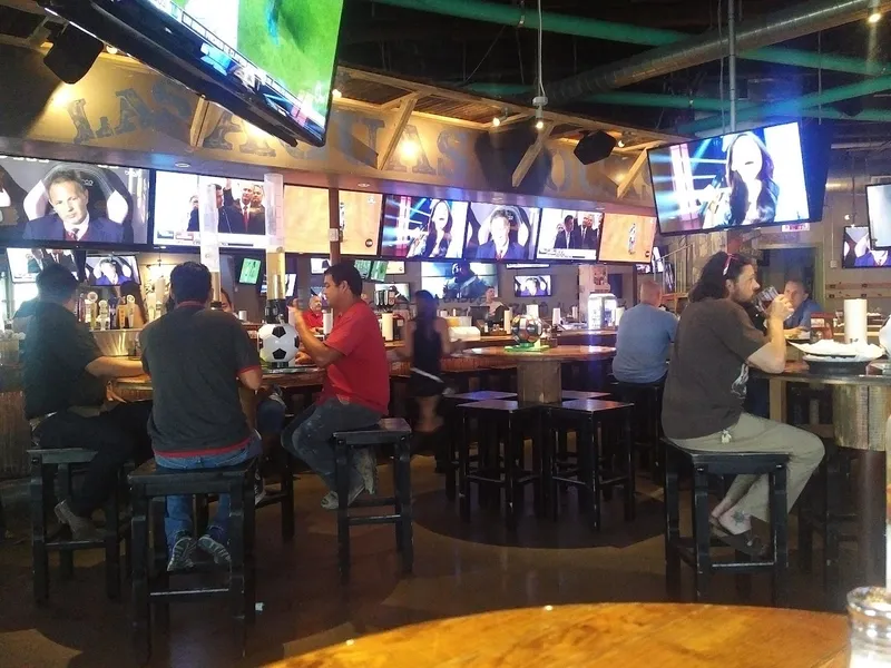 sports bars Ojos Locos Sports Cantina - Austin