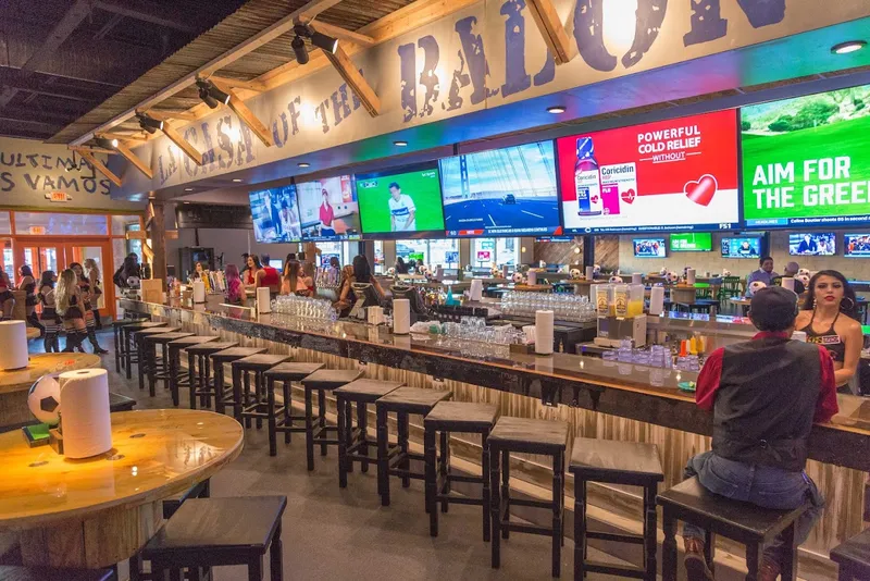 sports bars Ojos Locos Sports Cantina - South Fort Worth