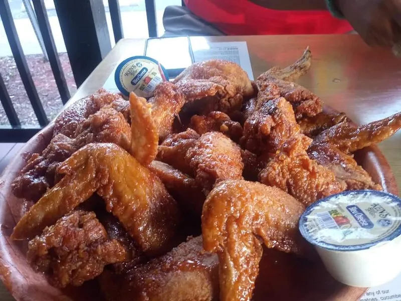 buffalo wings WingHouse Bar & Grill - Brandon 301