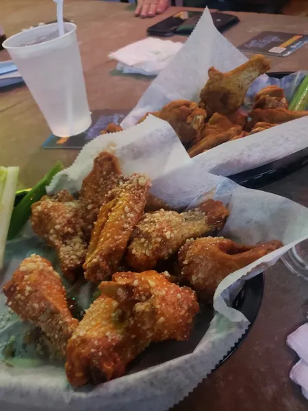 buffalo wings Anchor Tavern