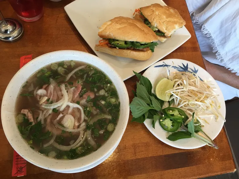 pork buns Le's Baguette Banh Mi Cafe