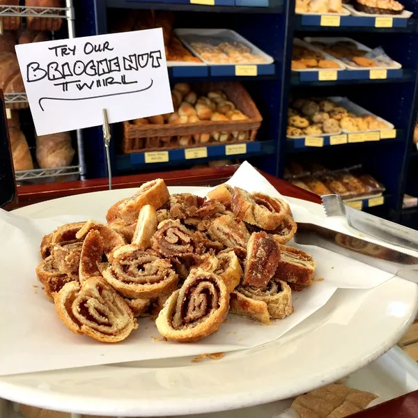 cinnamon rolls Breadsmith