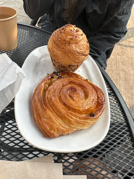 cinnamon rolls Luna Bakery & Cafe