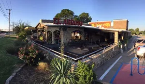 outdoor dining in Arlington