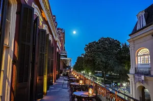 outdoor dining in New Orleans