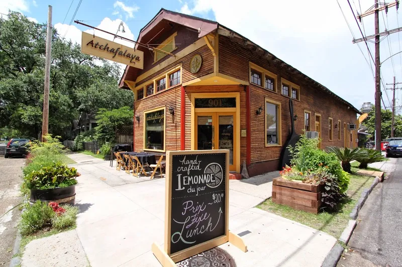 outdoor dining Atchafalaya