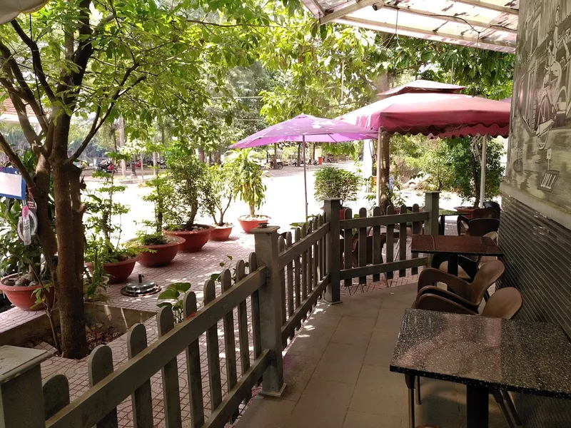 Cafe bờ kè