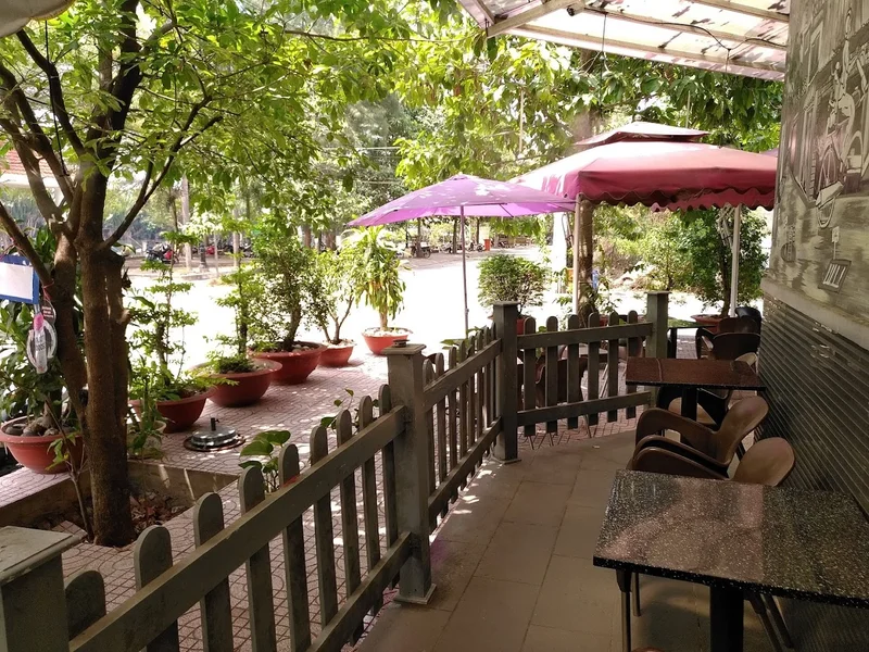 Cafe bờ kè