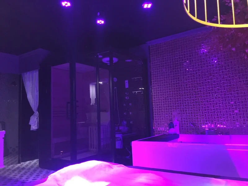 MASSAGE & SPA HOÀNG LONG