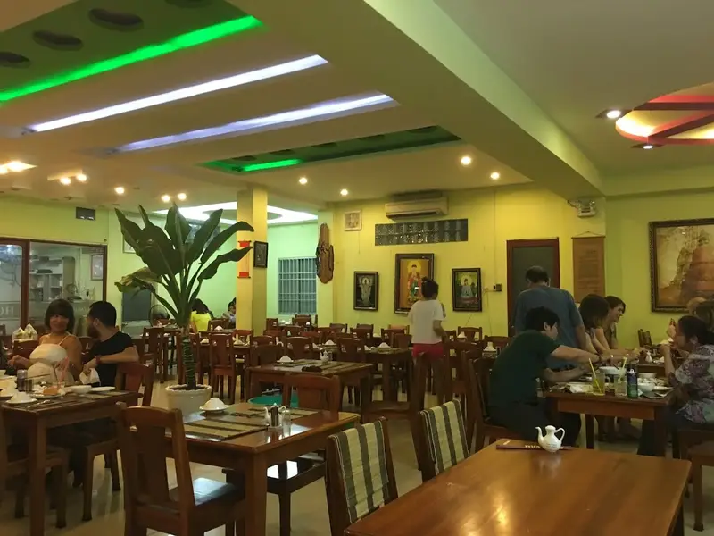 Nhà Hàng Chay (Vegetarian Restaurant) Hoa Khai