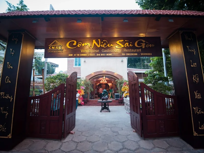 Cơm Niêu Sài Gòn