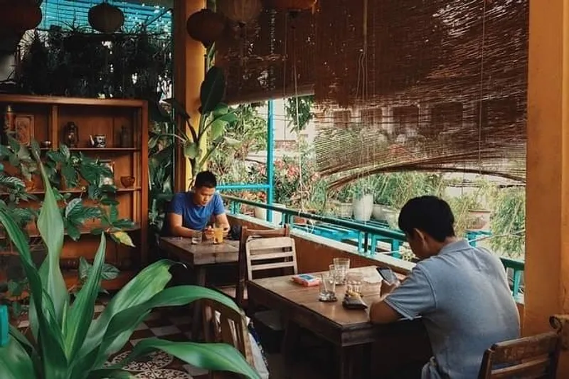 Tiệm cơm, cafe Hoa Giấy