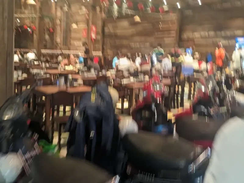 Lẩu bò Nhà gỗ - Sài Gòn