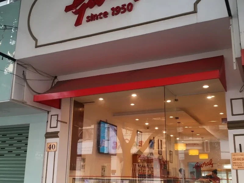 Cửa hàng bánh Givral
