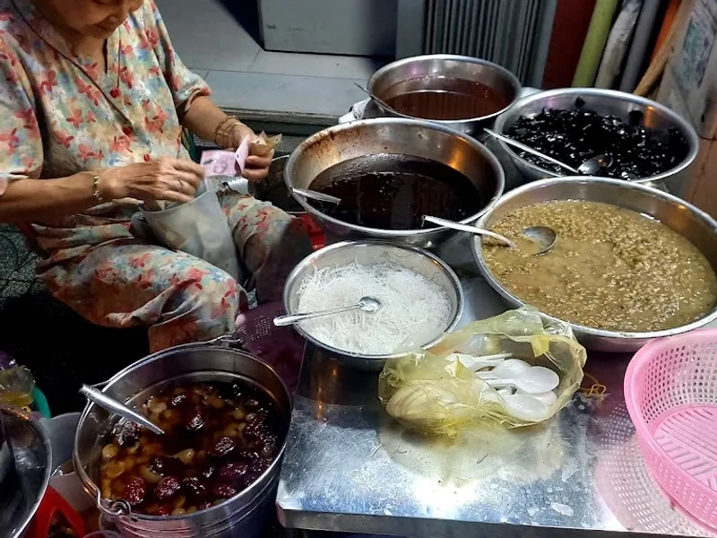 Chè thập cẩm bà già