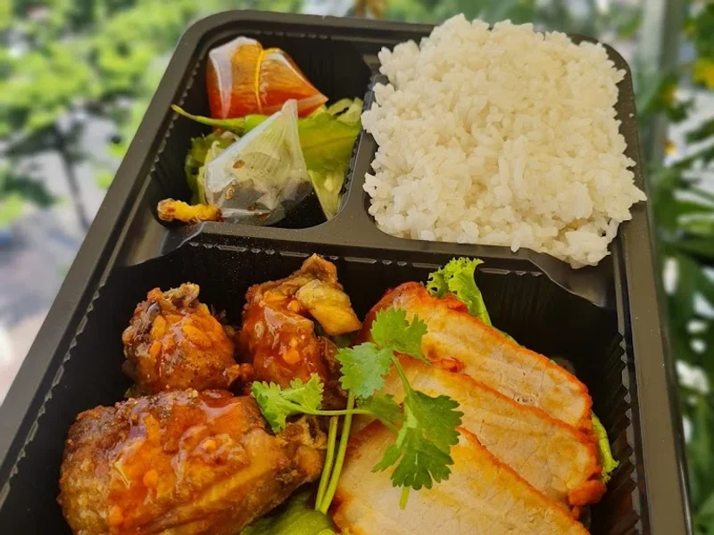 Cơm trưa văn phòng I Mia Food Delivery