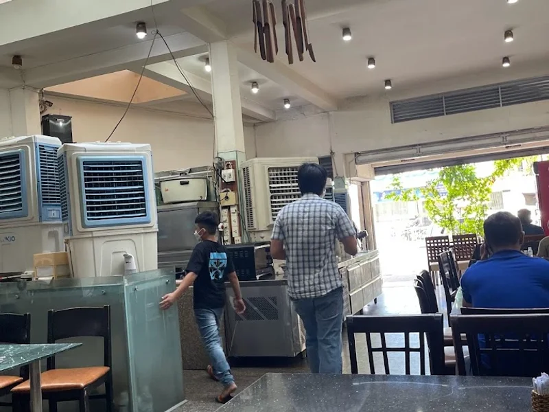 Cơm tấm Nguyễn Văn Cừ