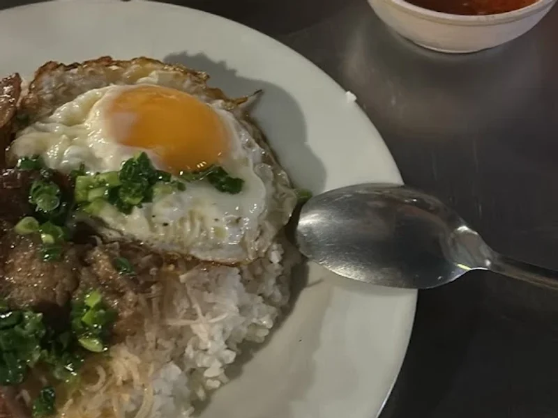 Cơm tấm sườn chiên