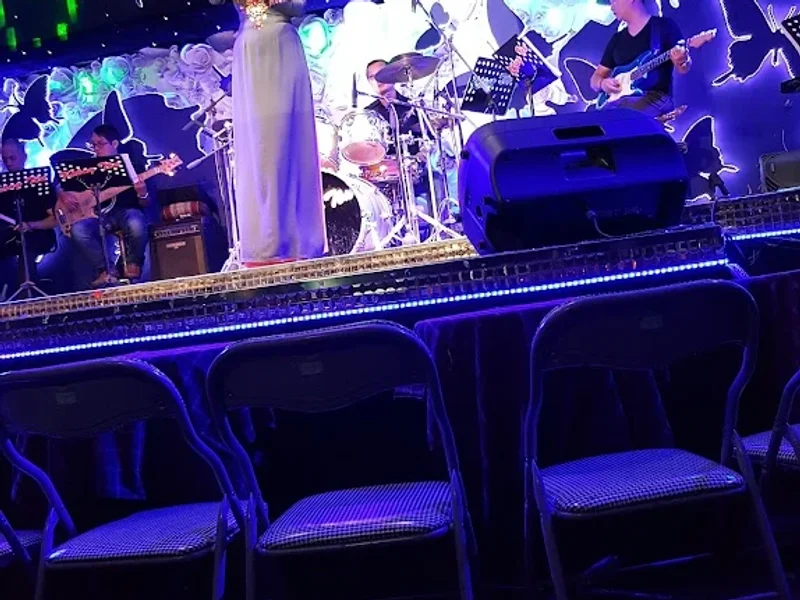 Phòng Trà Không Tên