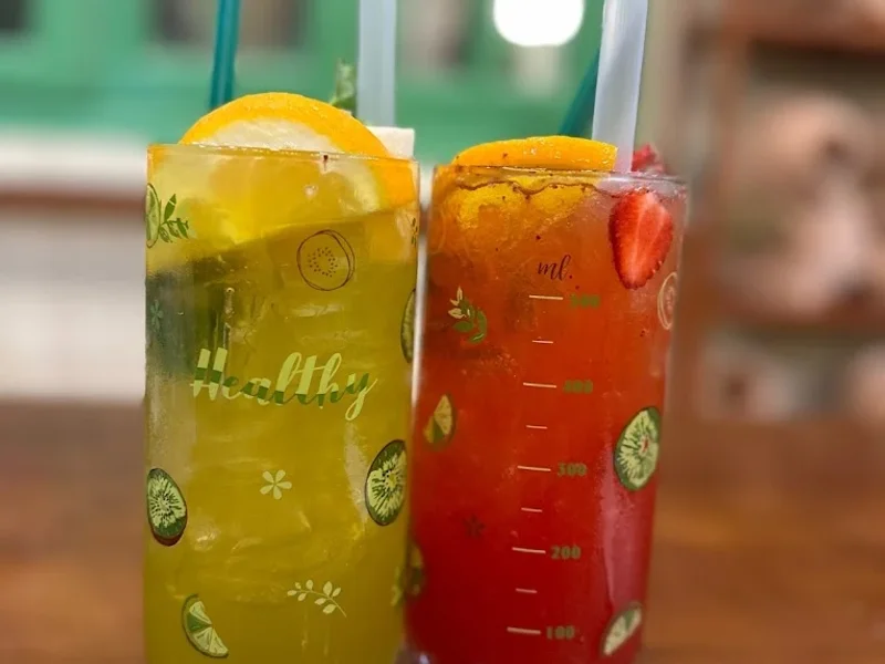 Tiệm trà tháng tư