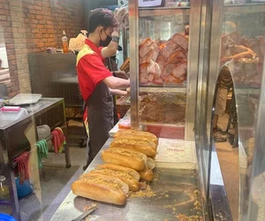 quán bánh mì tại Quận 1