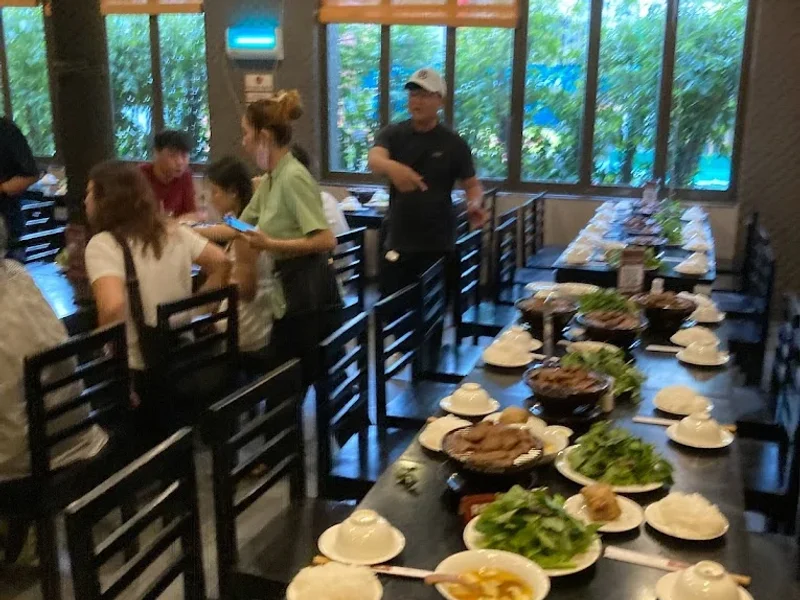 Quán NEM vuông cua biển