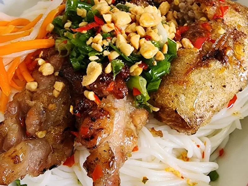 Bún Thịt Nướng Chị Tuyền