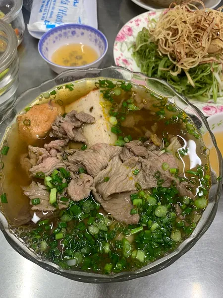 Bún bò chú Há (Hạnh)