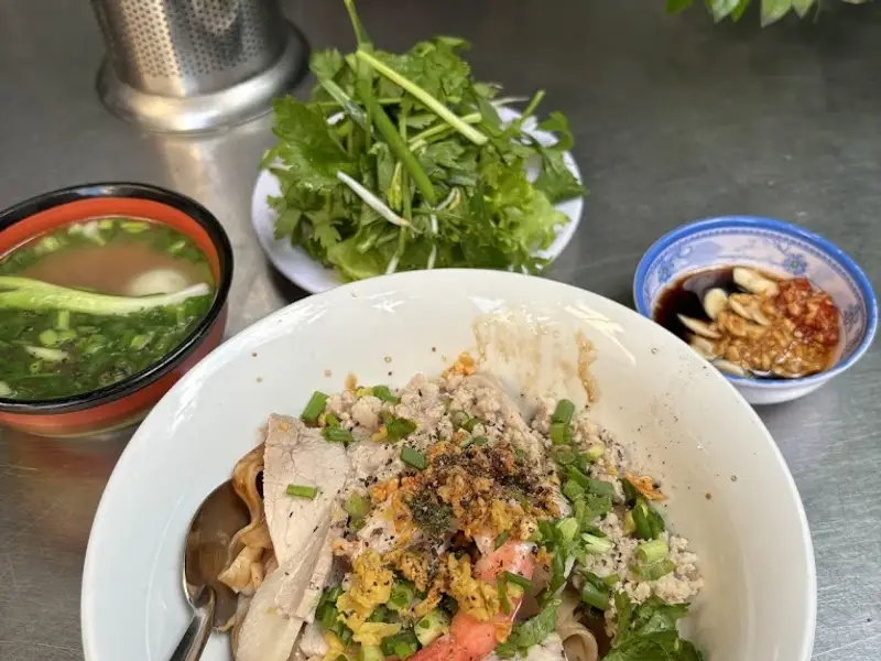 Quán ăn sáng chị Hoà & Hồng