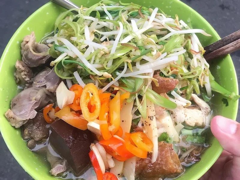 Ăn sáng chị Thu – anh Quốc