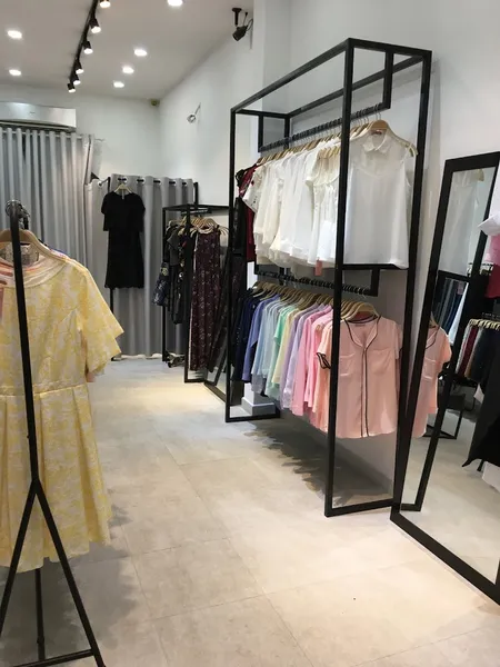 Real Clothes Lê Văn Sỹ