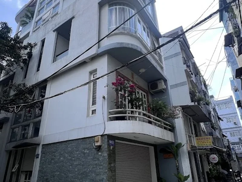 C’Lavie Saigon Airport hotel